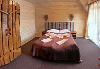Мини-отель Oksamit Resort Ворохта Стандартный двухместный номер с 1 кроватью или 2 отдельными кроватями-4