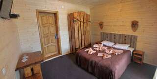 Мини-отель Oksamit Resort Ворохта Стандартный двухместный номер с 1 кроватью или 2 отдельными кроватями-5